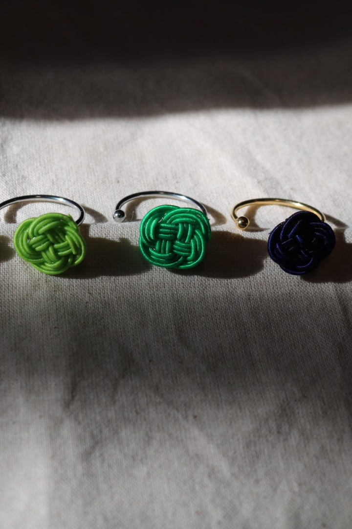 "Nanohanamusubi" ring - Studio Mururu