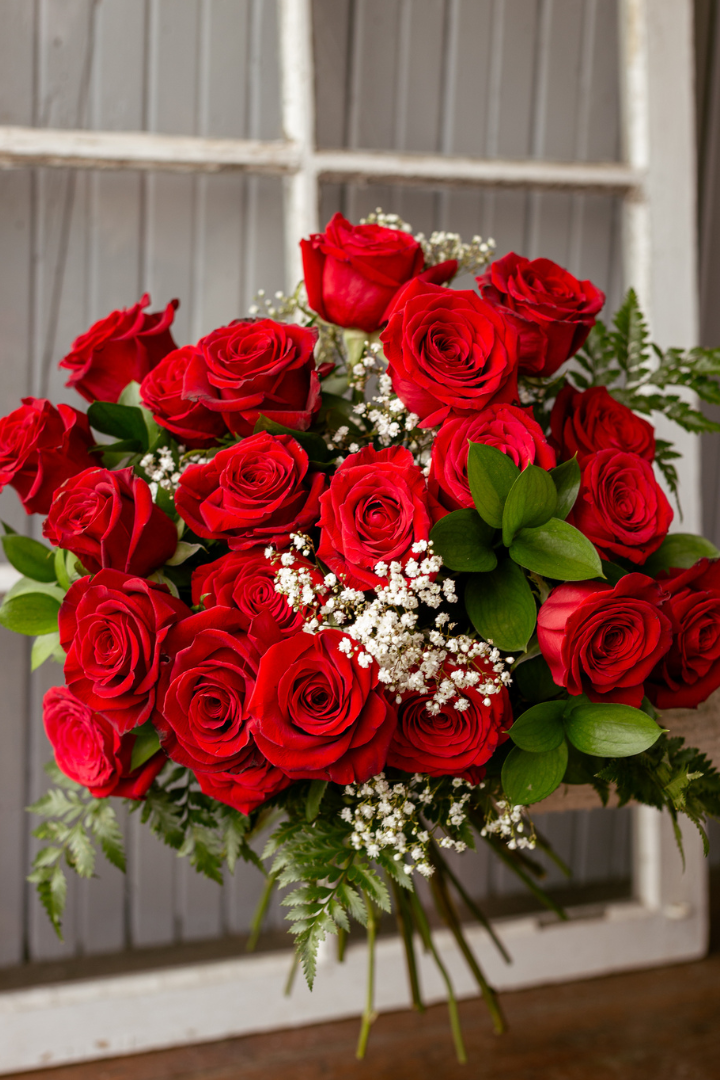 Bouquet of red roses *Pre-order price* 