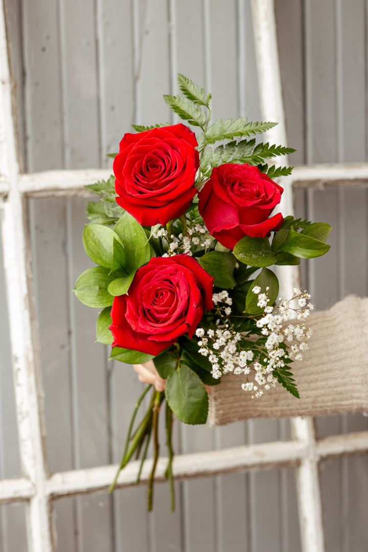 Bouquet of red roses *Pre-order price* 