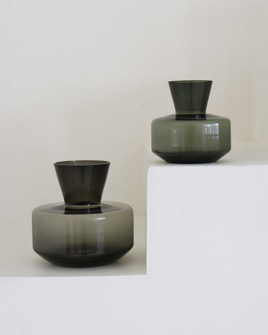 Vase en verre bas et rond